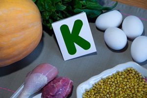 ویتامین K، فواید و منابع غذایی آن